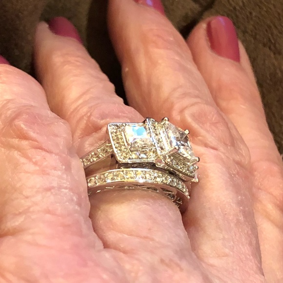 4 ct total weight Princess Halo Ring with band sz6 - Picture 2 of 4